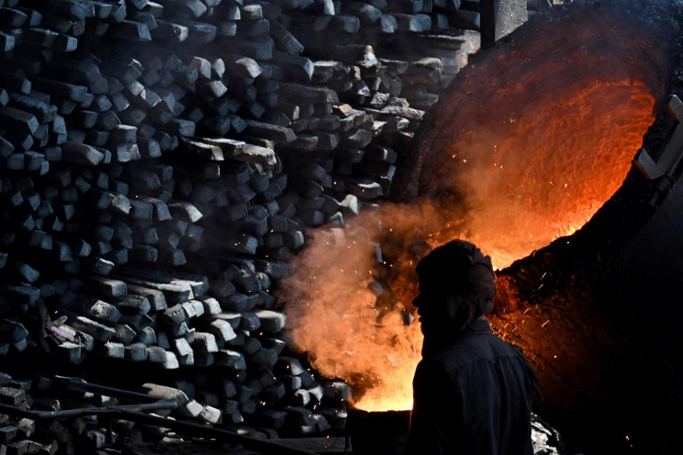 World crude steel production decreased by 4.3% in March 2024