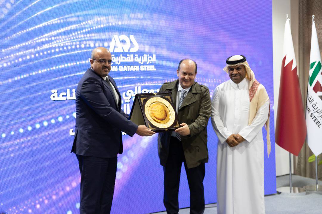 وزير الصناعة والإنتاج الصيدلاني يزور الشركة الجزائرية القطرية للصلب