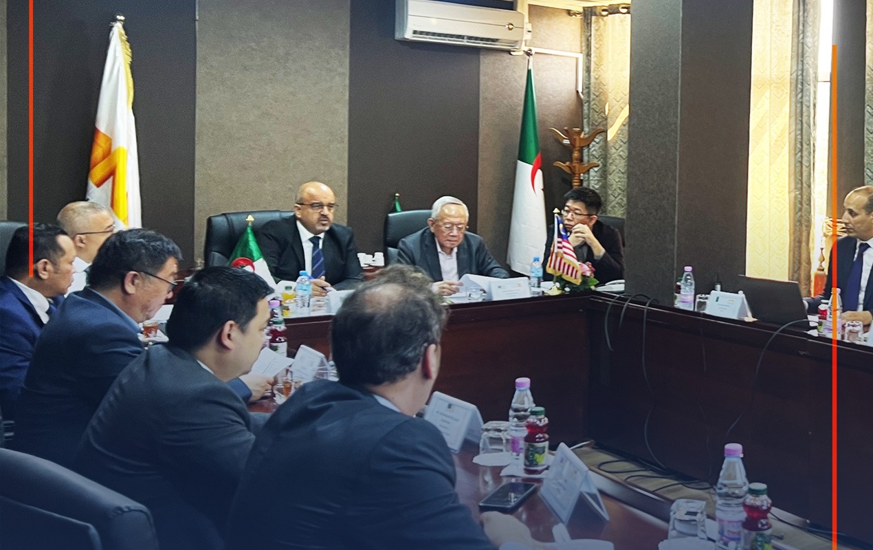 الجزائر : الشركة الوطنية لصناعة الحديد تستقبل وفدًا من مجمع ليون الماليزي لبحث فرص الشراكة