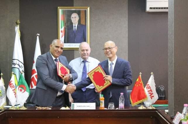 توقيع مذكرة تفاهم بين المؤسسة الوطنية للهياكل المعدنية و النحاسية والشركة الصينة لإنشاءات السكك الحديدية