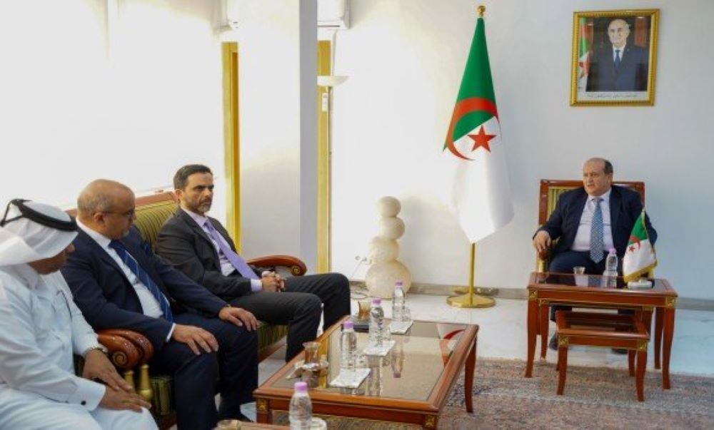 وزير الصناعة الجزائري يستقبل وفدا قطريا لبحث تعزيز التعاون الثنائي في مجال الحديد والصلب