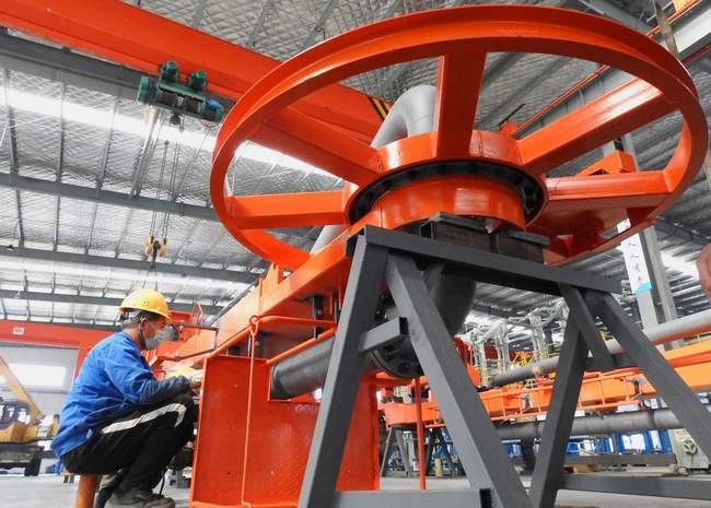 Profits of industrial companies in China grew in May for the first time in 6 months