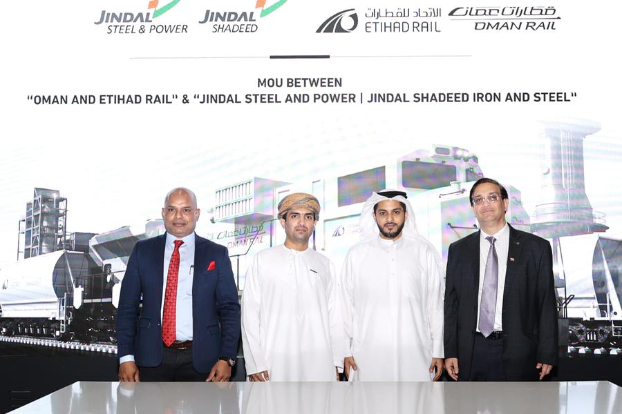A memorandum of understanding for the export of iron products from the port of Sohar to the UAE markets through the UAE-Omani railway network