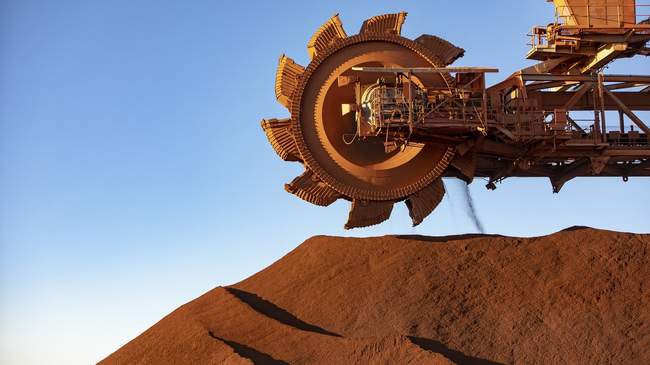 Iron ore prices fall by about 2%, approaching $100 per ton