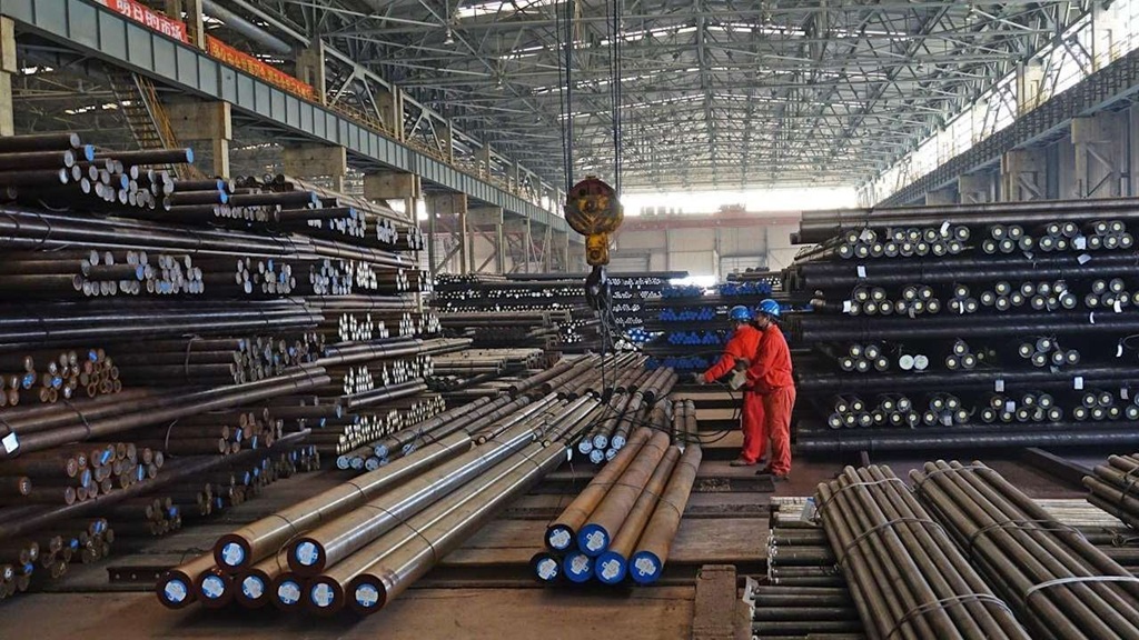 Japanese Trading Houses Brace for Struggles Amid China’s Steel Glut