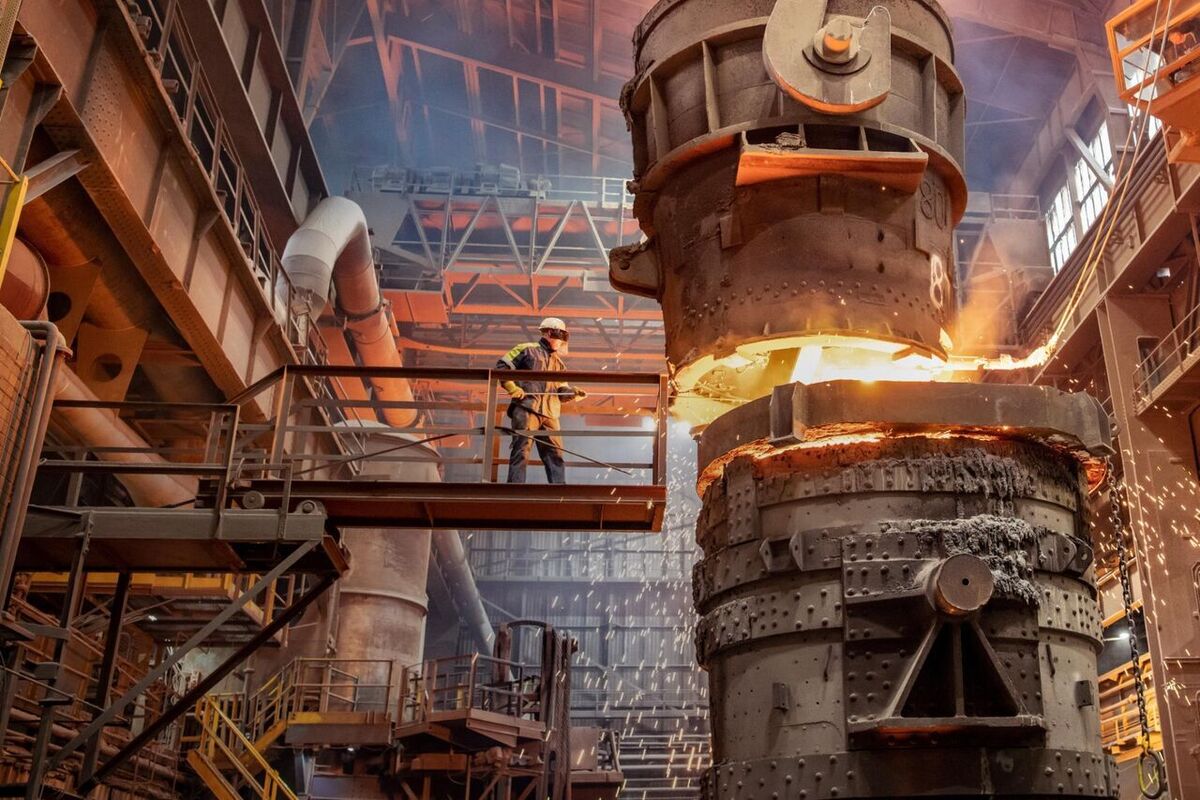 China announces plans to cut steel production