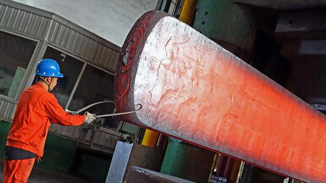 China’s Crude Steel Output Falls Below 80 Million mt in July